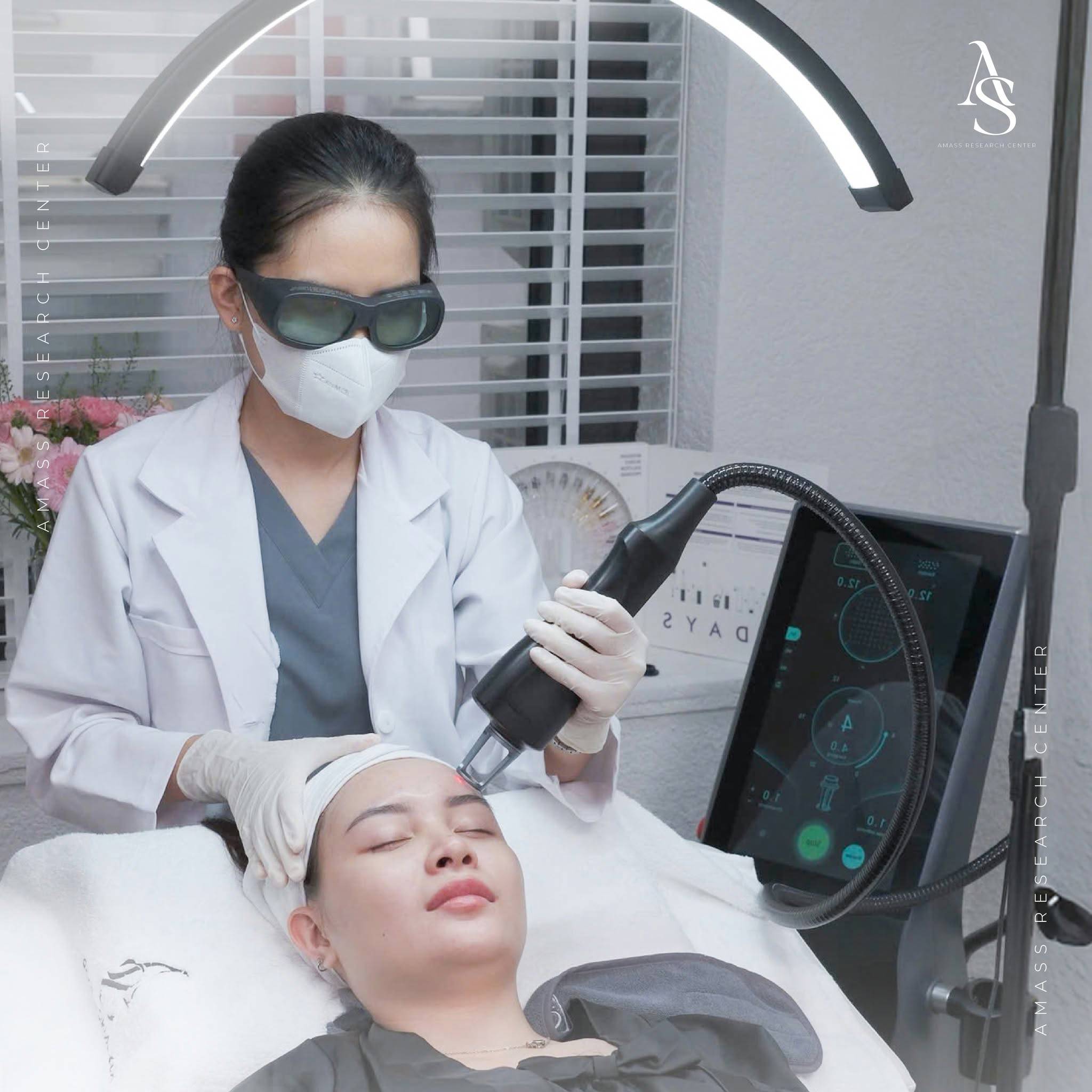 Điều trị mụn sau sinh an toàn khi đang cho con bú